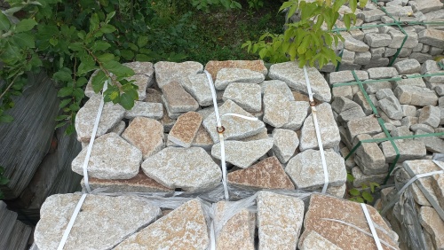 Гранитный плитняк галтованный для парковки купить в Кизеле