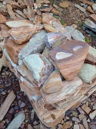 Златолит жёлтый, жёлто-зелёный глыбки и валуны для ланшафтного дизайна купить в Кизеле