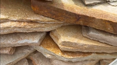 Плитняк златолит жёлтый золотистый для отмостки купить в Кизеле