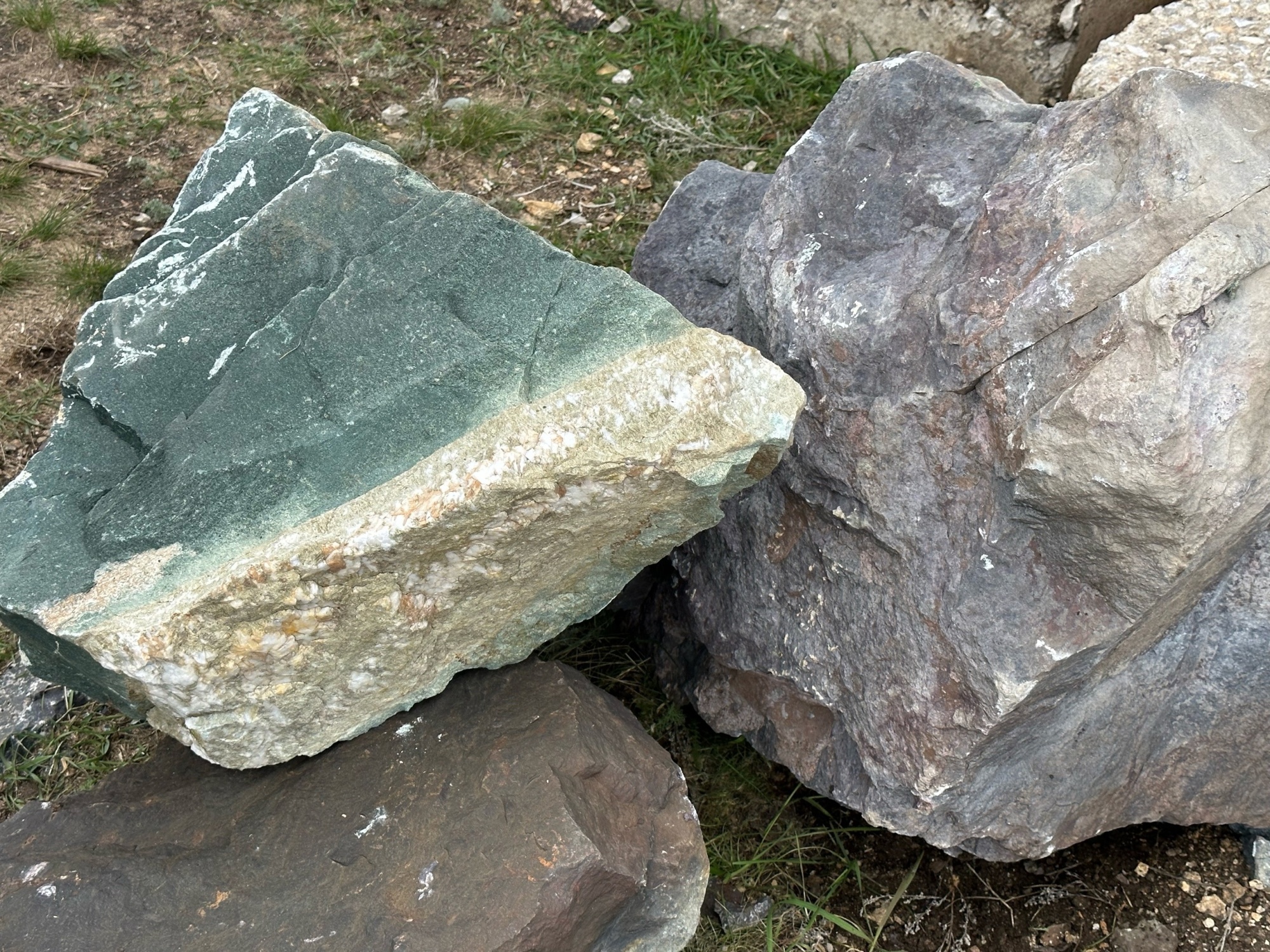 Камни для ландшафтного дизайна зелёные 10-60 килограмм купить в Кизеле