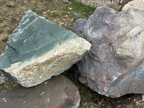 Камни для ландшафтного дизайна зелёные 10-60 килограмм купить в Кизеле