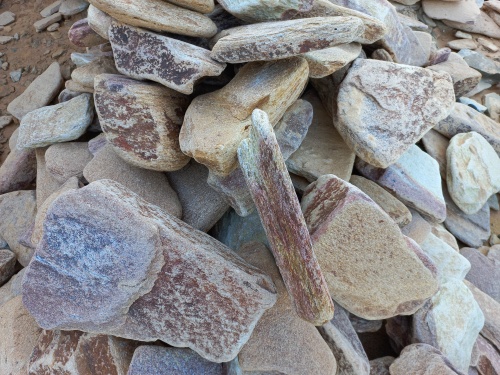 Златолит жёлтый, жёлто-зелёный глыбки и валуны для ланшафтного дизайна купить в Кизеле