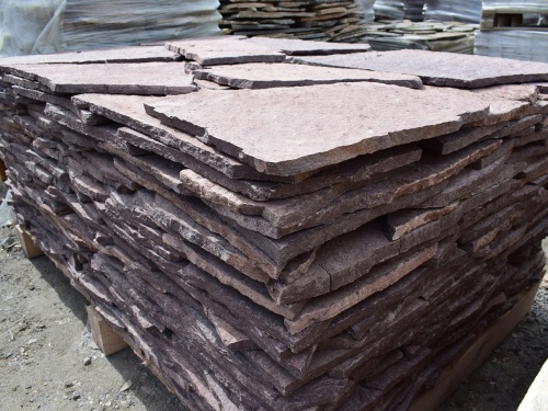 Плитняк лемезит бордовый для облицовки цоколя 20-25 мм  купить в Кизеле