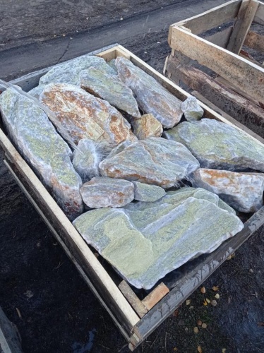 Златолит жёлтый, жёлто-зелёный глыбки и валуны для ланшафтного дизайна купить в Кизеле