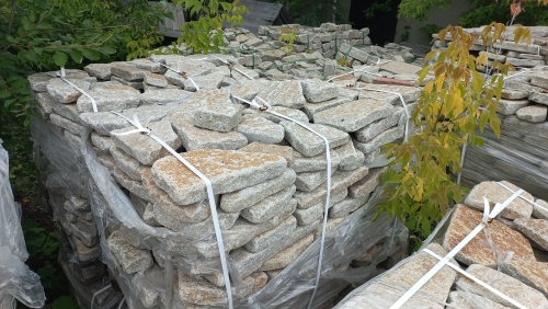 Гранитный плитняк галтованный для парковки купить в Кизеле