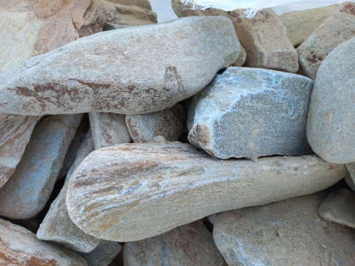 Златолит жёлтый, жёлто-зелёный глыбки и валуны для ланшафтного дизайна купить в Кизеле