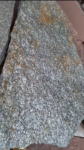 Плитняк златолит серебристый для цоколя, отмостки купить в Кизеле