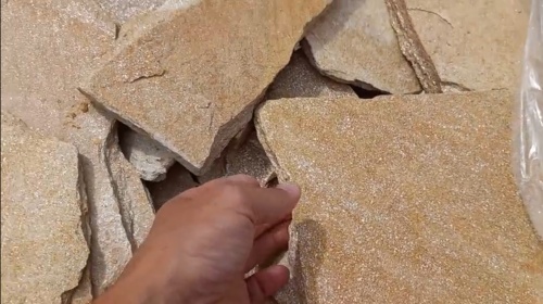 Плитняк златолит жёлтый золотистый для отмостки купить в Кизеле