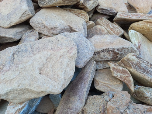 Златолит жёлтый, жёлто-зелёный глыбки и валуны для ланшафтного дизайна купить в Кизеле