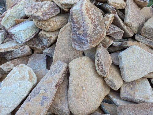 Златолит жёлтый, жёлто-зелёный глыбки и валуны для ланшафтного дизайна купить в Кизеле