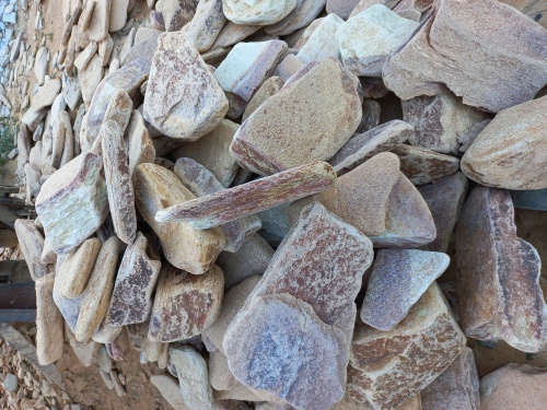 Златолит жёлтый, жёлто-зелёный глыбки и валуны для ланшафтного дизайна купить в Кизеле