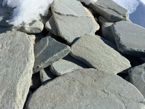 Плитняк златолит зелёный галтованный для цоколя купить в Кизеле