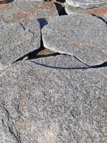 Златолит серебристый галтованный для цоколя купить в Кизеле