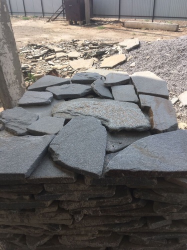 Златолит серебристый галтованный для цоколя купить в Кизеле