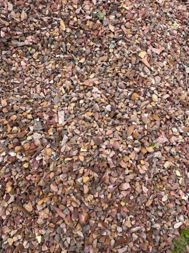 купить розовый щебень